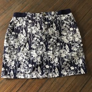 Lee Riders size 8 navy & white floral skort